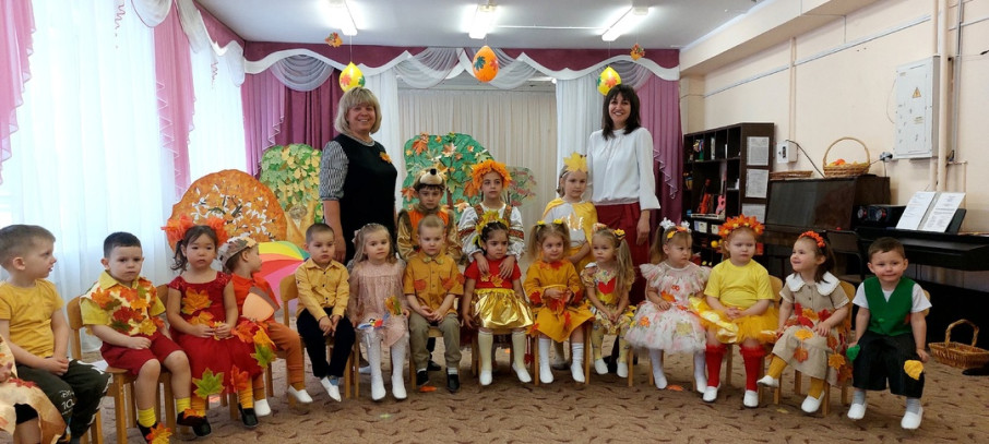 Осенний праздник "Желтенький листочек" Осенний праздник "Желтенький листочек".
